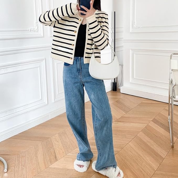 Gemütlicher gestreifter Strickpullover für den Herbst