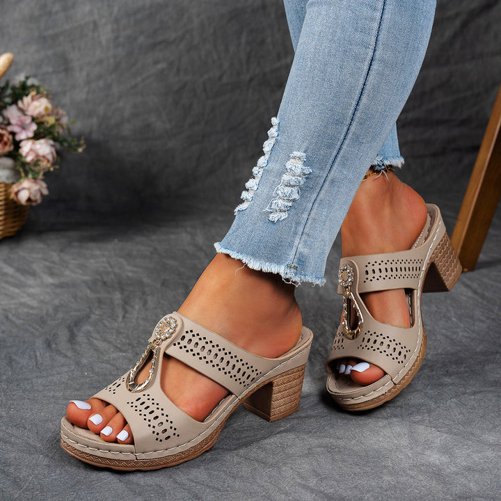 GlamoStep – Orthopädische Sandalen mit strassbesetztem Absatz für glamourösen Komfort den ganzen Tag