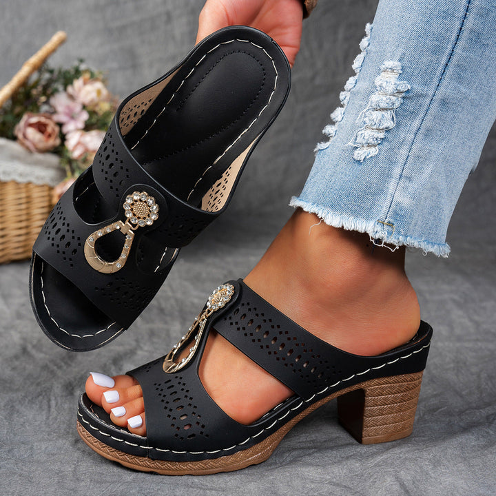 GlamoStep – Orthopädische Sandalen mit strassbesetztem Absatz für glamourösen Komfort den ganzen Tag