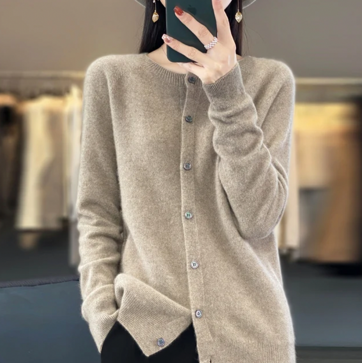 Angelica – Weiche Strickjacke mit Knöpfen