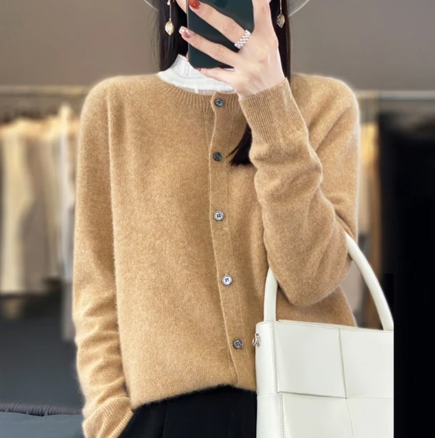 Angelica – Weiche Strickjacke mit Knöpfen