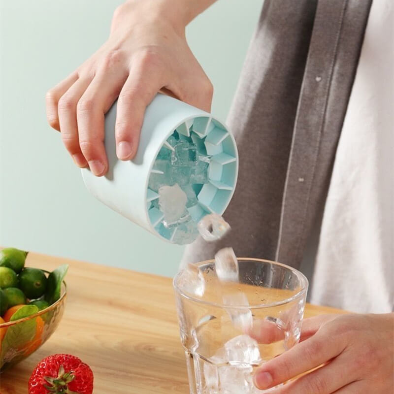 1+1 GRATIS | FrozenIce - Tragbarer Silikoneiswürfelbereiter mit Deckel