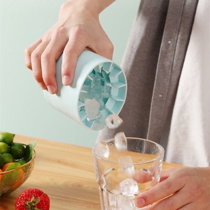 1+1 GRATIS | FrozenIce - Tragbarer Silikoneiswürfelbereiter mit Deckel