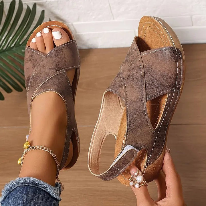 Anneliese – Stilvolle Vintage Keilsandalen
