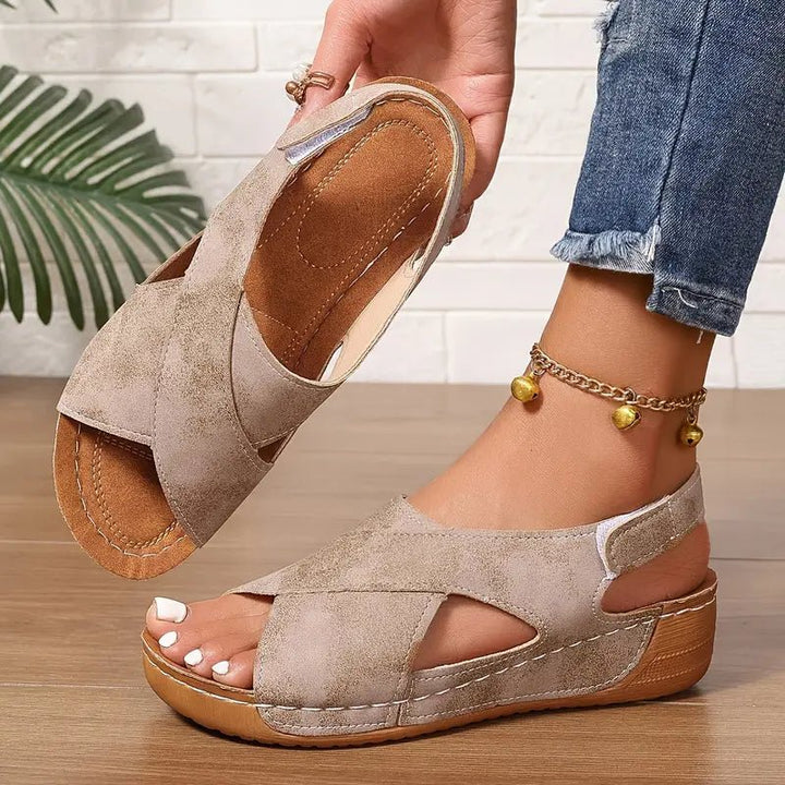 Anneliese – Stilvolle Vintage Keilsandalen