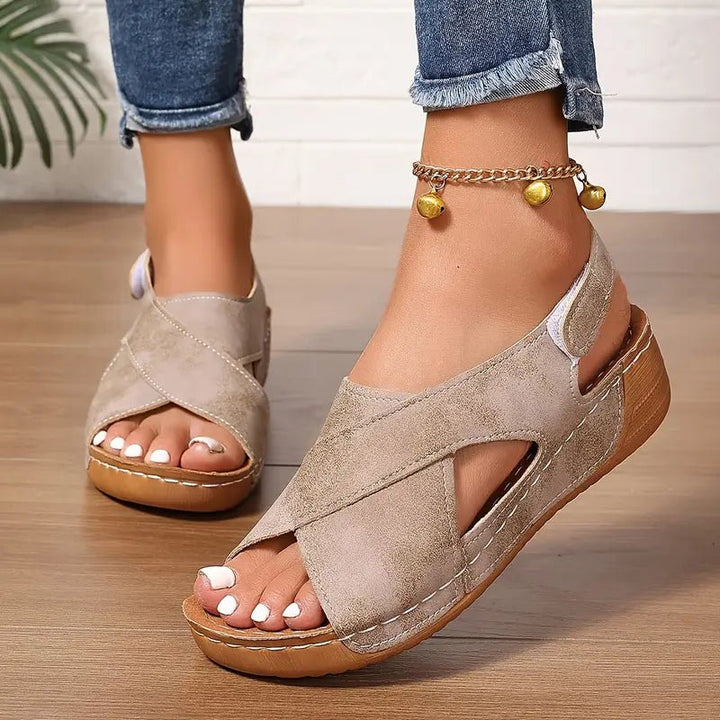 Anneliese – Stilvolle Vintage Keilsandalen