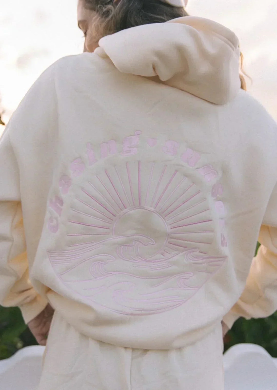 June - Strahlen Sie mit diesem Kapuzenpulli